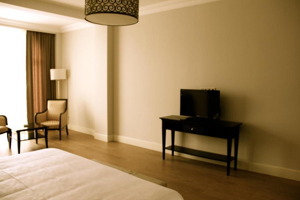 Hotel & Casino President Batumi Quarto foto